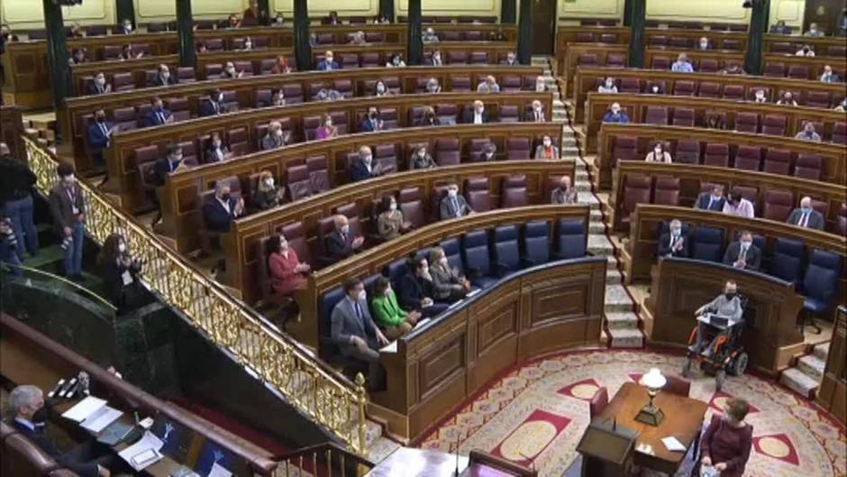 Sánchez a Abascal: "Usted demuestra más responsabilidad de país y sentido de Estado que el líder de la oposición"