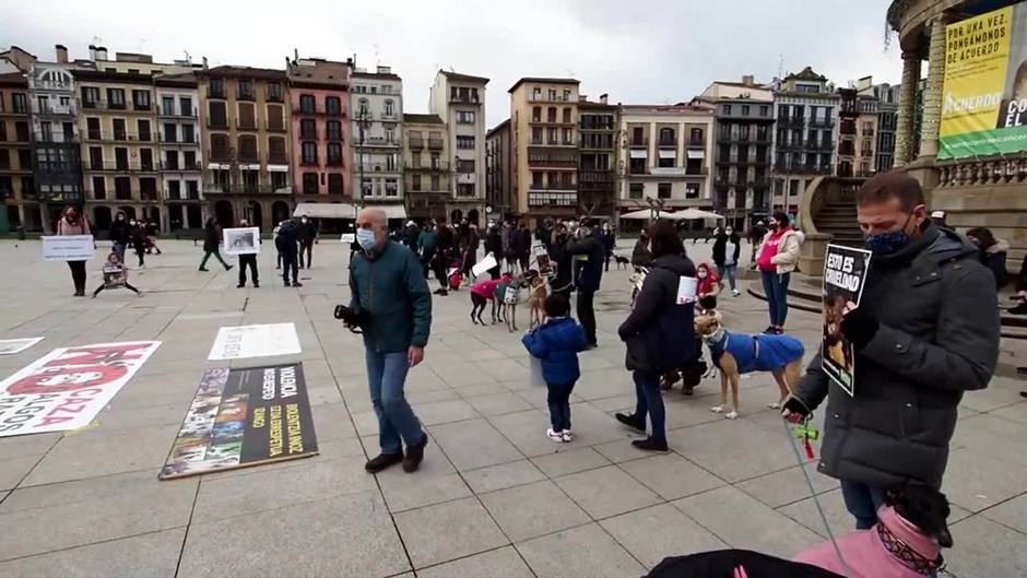 Una concentración en Pamplona exige el fin de la caza