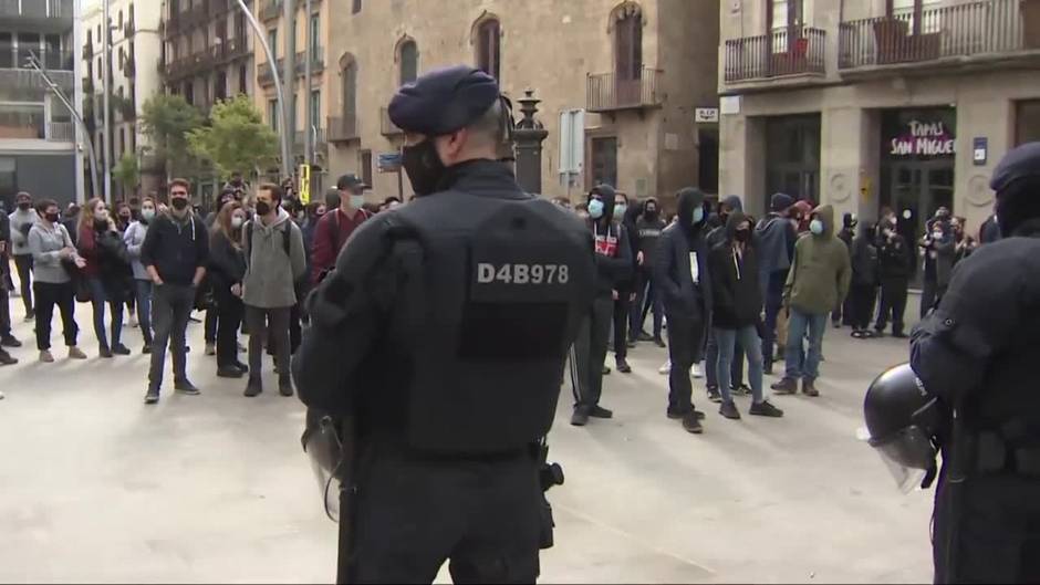 Manifestantes de Arran protestan contra concentración de Jusapol en Barcelona