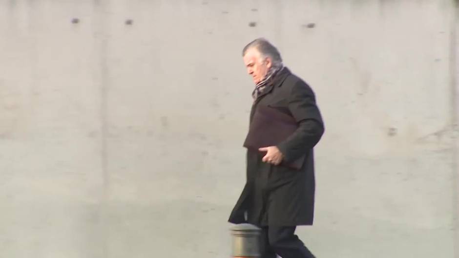 Bárcenas dice al juez que entregó 60.000 euros de un constructor a Aguirre en 2007