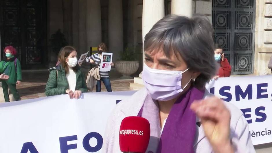 Feministas en Valencia ven "lamentable" suspender protestas del 8M