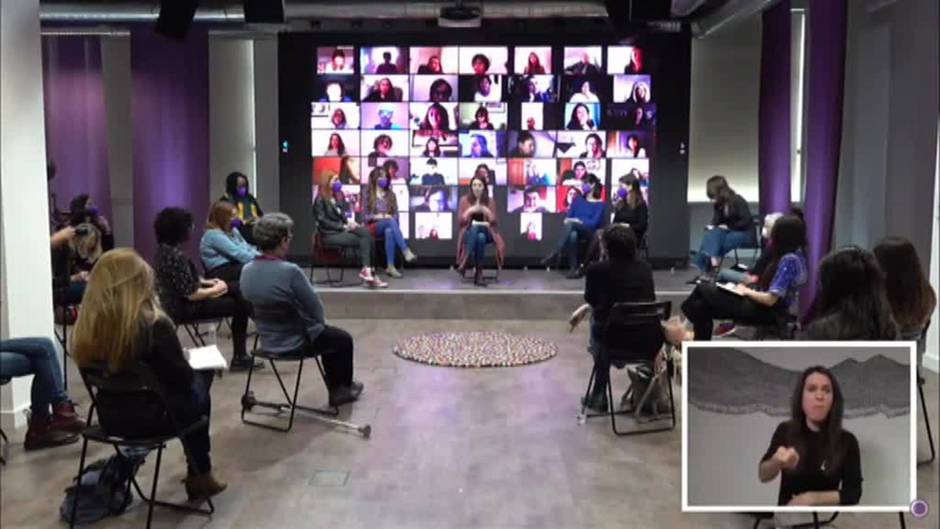 El Gobierno anima a celebrar el 8M... en casa o en el trabajo