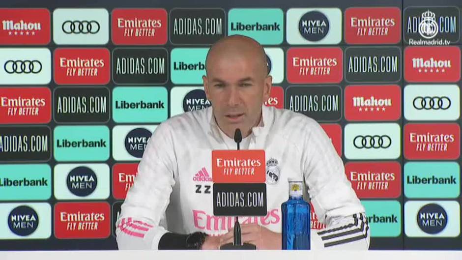 Zidane sobre la renovación de Sergio Ramos: "Como entrenador quiero que siga"