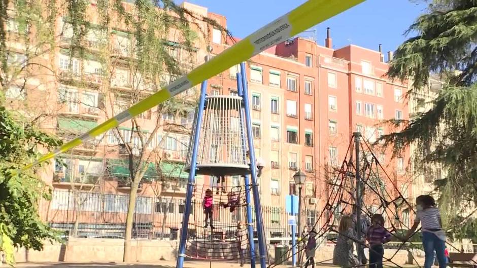 Madrid baliza algunas zonas de los parques ante las fuertes rachas de viento