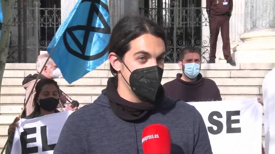 Extinction Rebellion y Amigos de la Tierra denuncian la mercantilización del agua