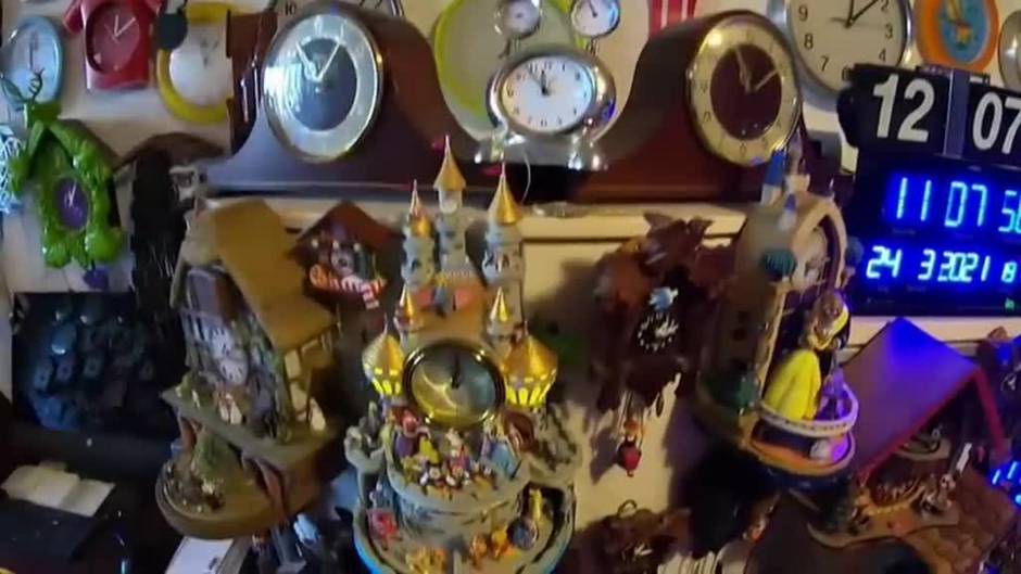 La carrera contra el tiempo de un alemán para cambiar de hora 365 relojes