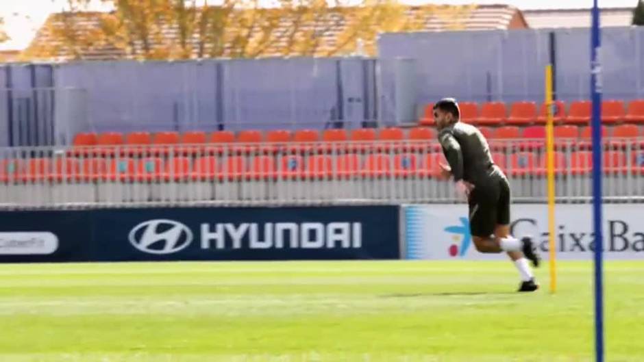 Dembelé ya entrena sobre el césped en el Atlético de Madrid