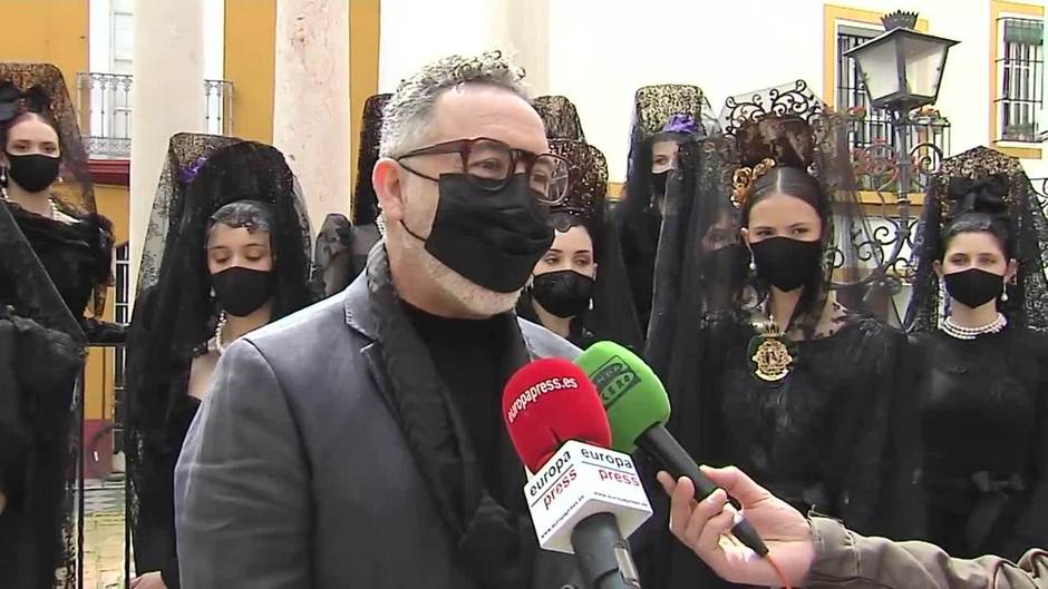 Diseñador de moda flamenca resaltan el "papel preponderante" de la mantilla