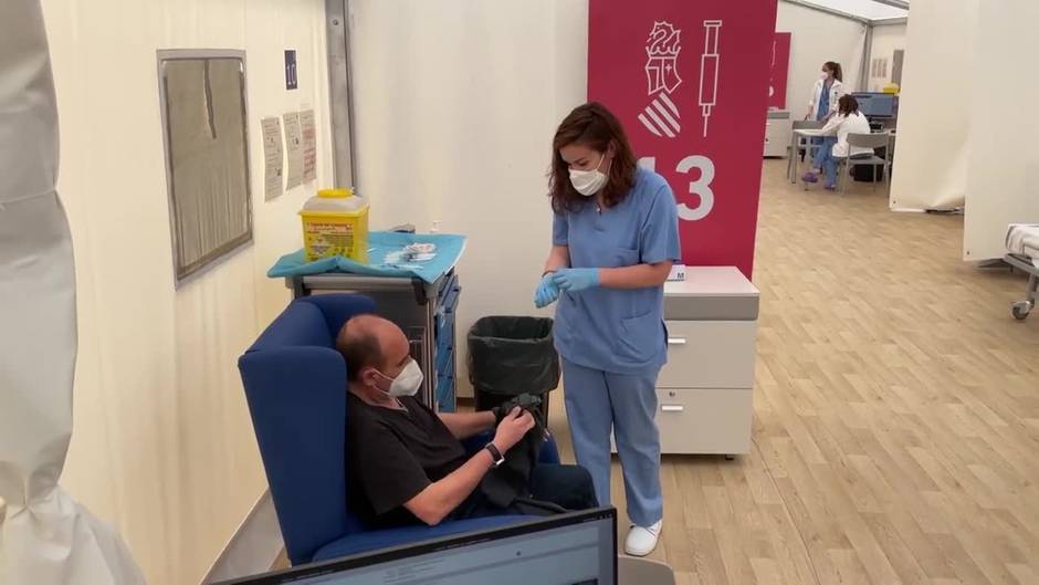 C.Valenciana retoma la vacunación del personal de centros docentes