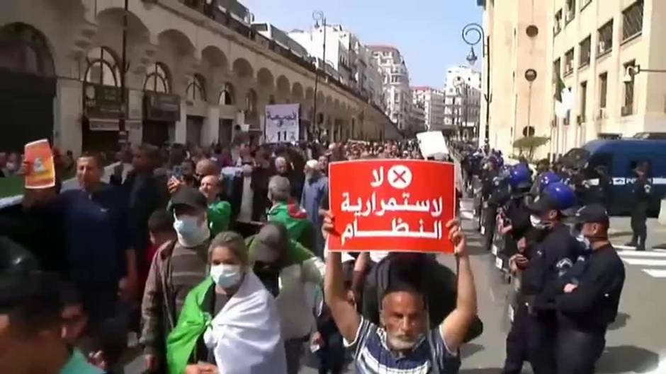 Prosiguen las manifestaciones en Argelia para reclamar un cambio político en el país