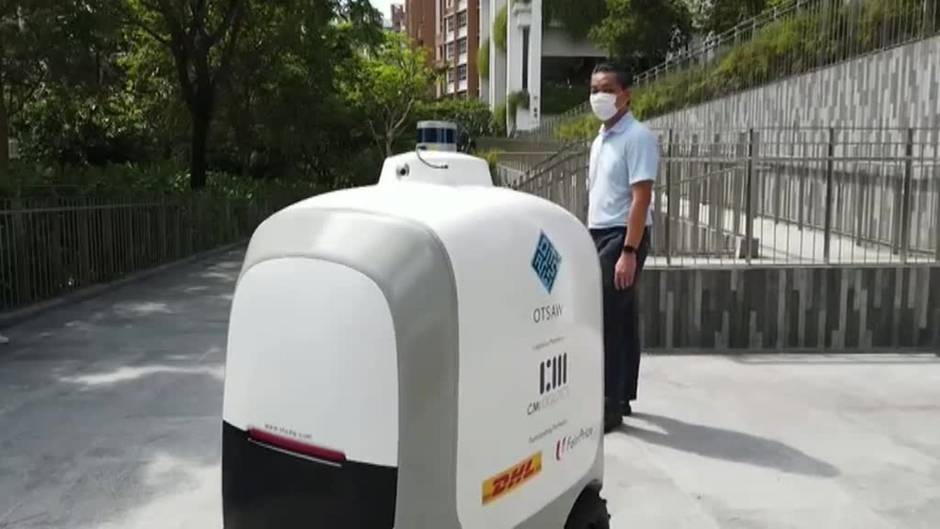 Dos robots atienden a 700 hogares en un barrio de Singapur transportando los pedidos de aquellos que realizan una compra on line