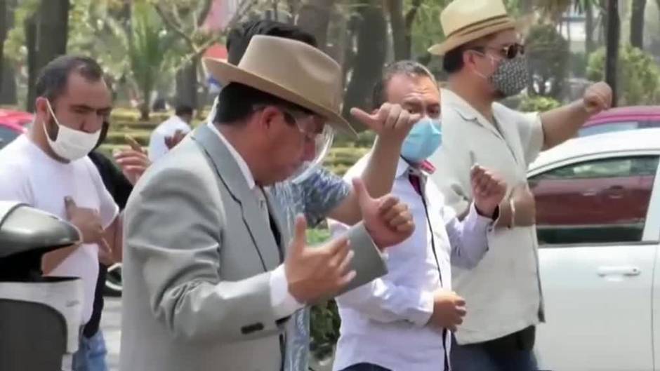 La tercera edad en México vuelve a bailar a medida que avanzan las vacunas
