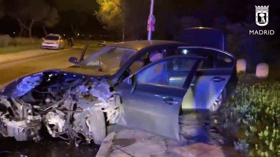 Accidente múltiple entre tres turismos en camino de la Celsa en Vallecas