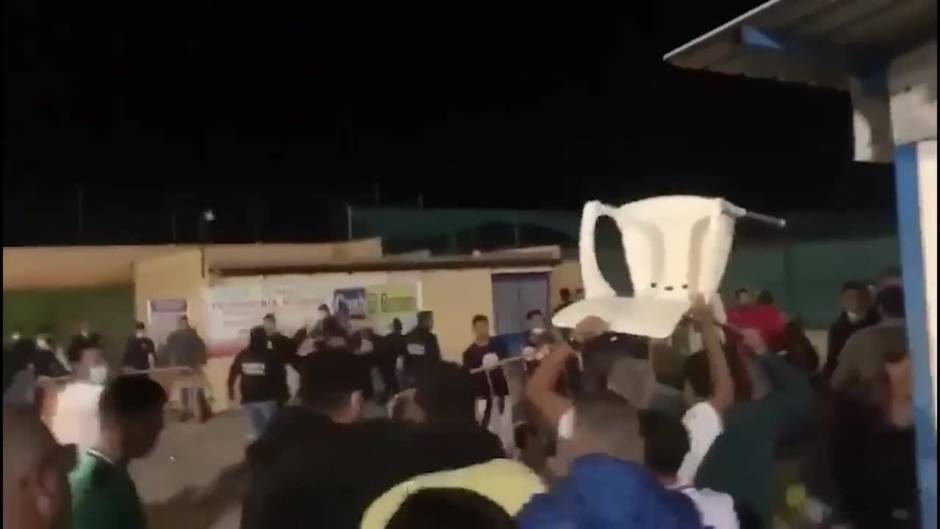 Multitudinaria pelea en un partido de fútbol en Villaverde con más de diez heridos