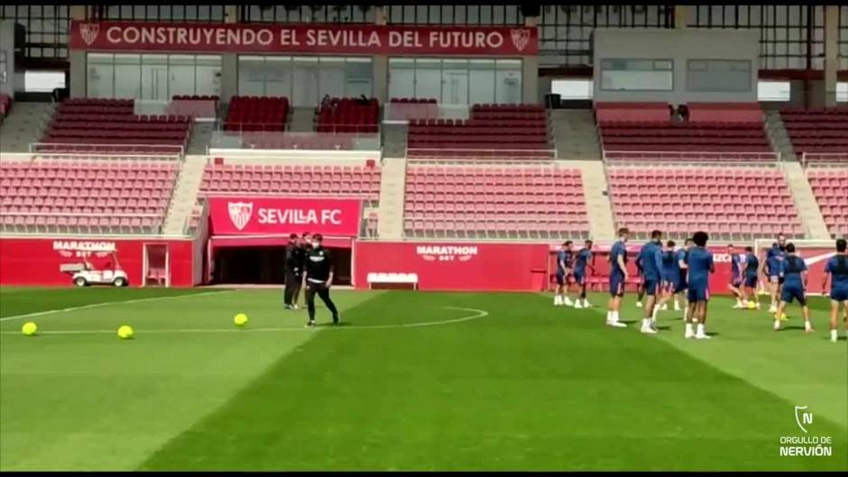 Ultimo entrenamiento del Sevilla antes de visitar al Real Madrid