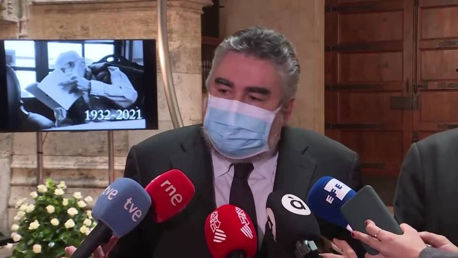 La Comunitat Valenciana homenajea y da un "último abrazo" a Francisco Brines