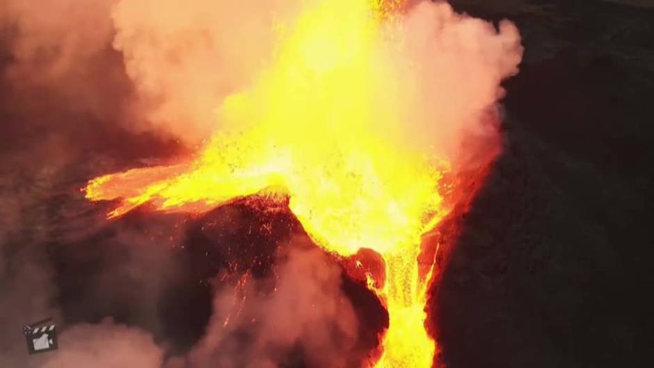 Imágenes de dron nos permiten contemplar la erupción de un volcán en Islandia que empezó en marzo
