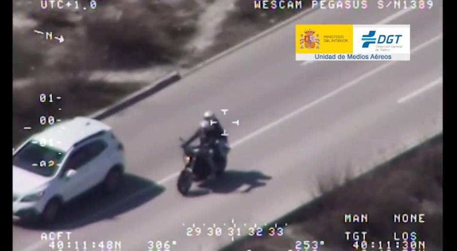 Las burradas más grandes de motoristas captadas por la DGT (4)