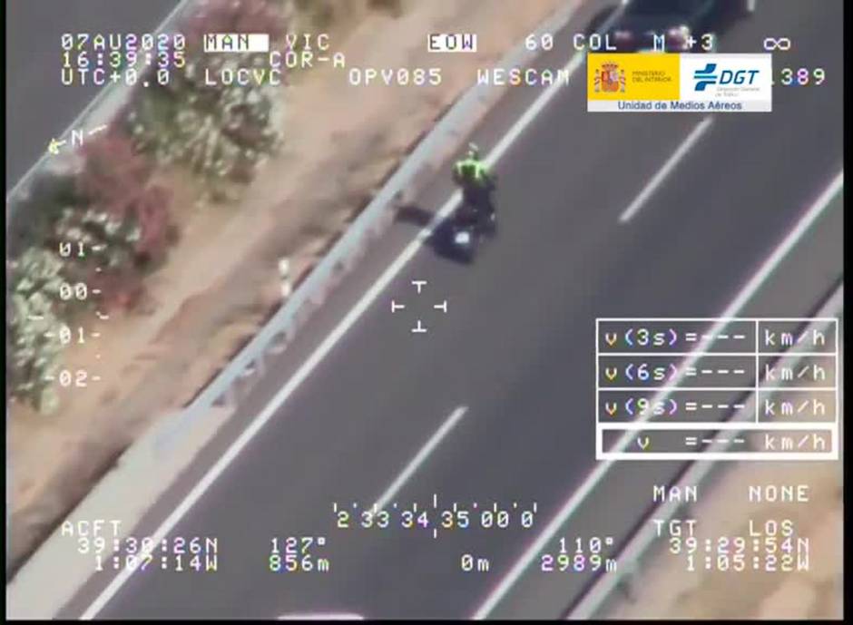 Las burradas más grandes de motoristas captadas por la DGT (1)