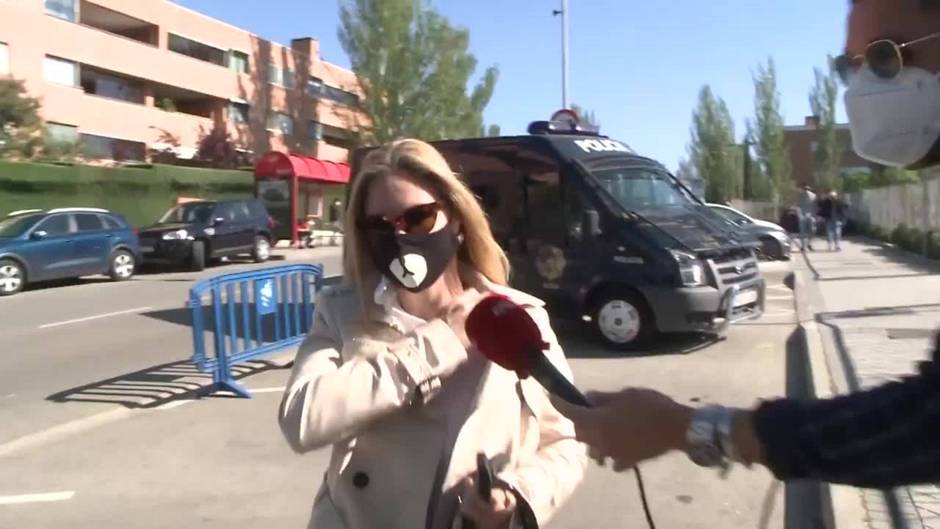 Genoveva Casanova, a lomos de su Harley Davidson por las calles de la capital