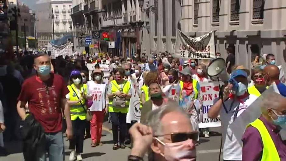 Miles de personas toman las calles para exigir pensiones dignas