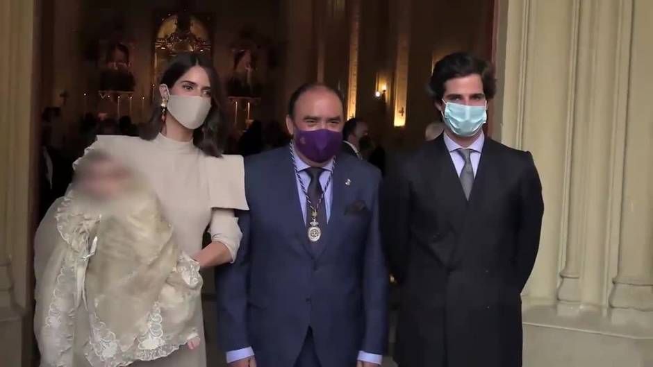 Día de emoción y recuerdos en el bautizo de Rosario en Sevilla