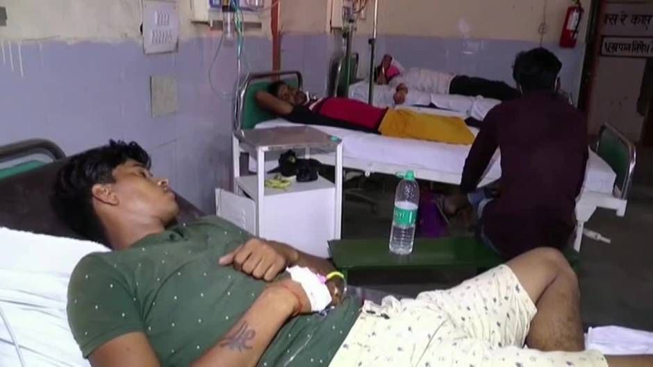 Un hombre reparte comida y oxígeno gratis a los enfermos de COVID-19 en India