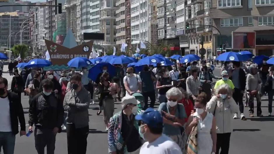 Manifestación en A Coruña para reclamar la condonación de la deuda del puerto