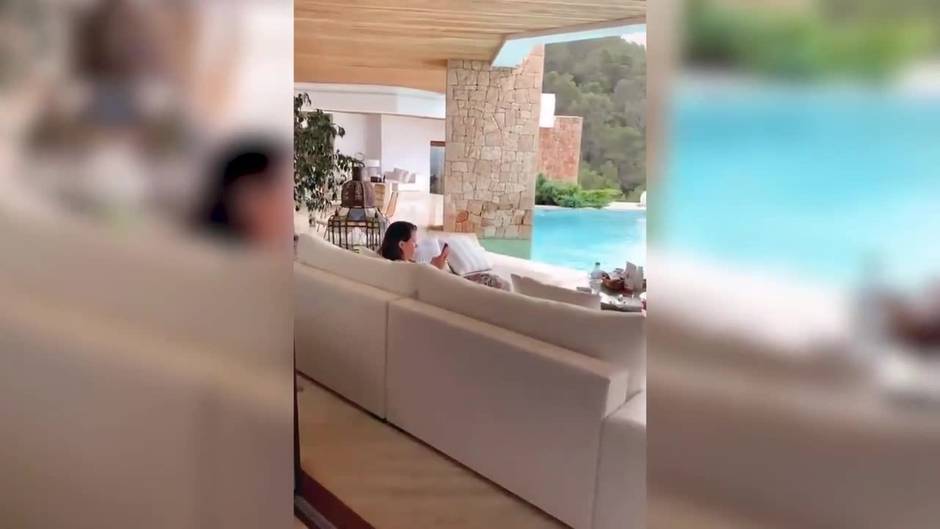 Laura Matamoros disfruta de unas vacaciones en Ibiza