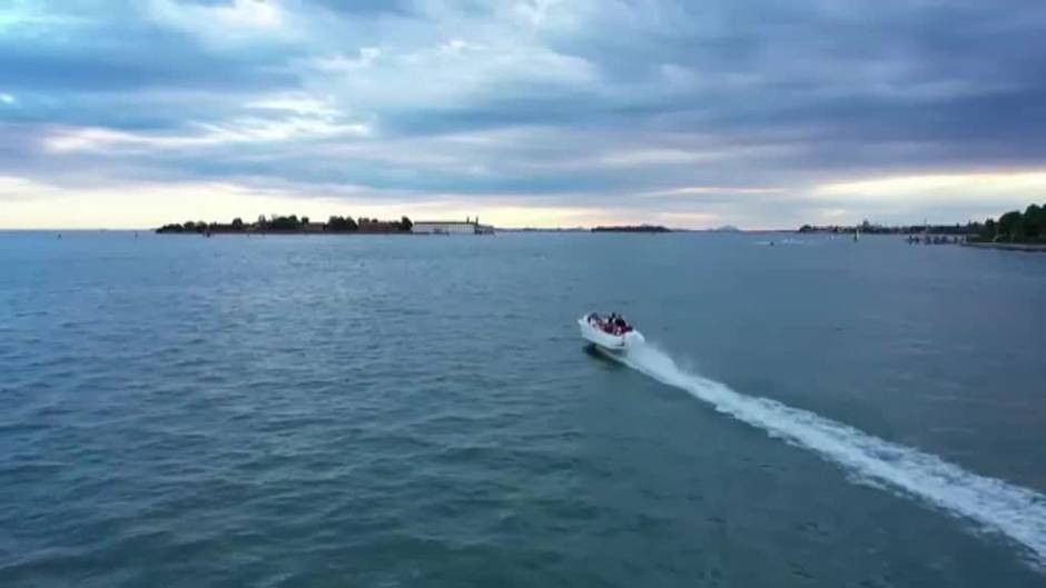 Barcas eléctricas para proteger el patrimonio arquitectónico en Venecia