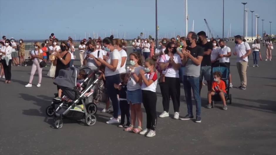 Santa Cruz de Tenerife se concentra en apoyo a la madre de Anna y Olivia