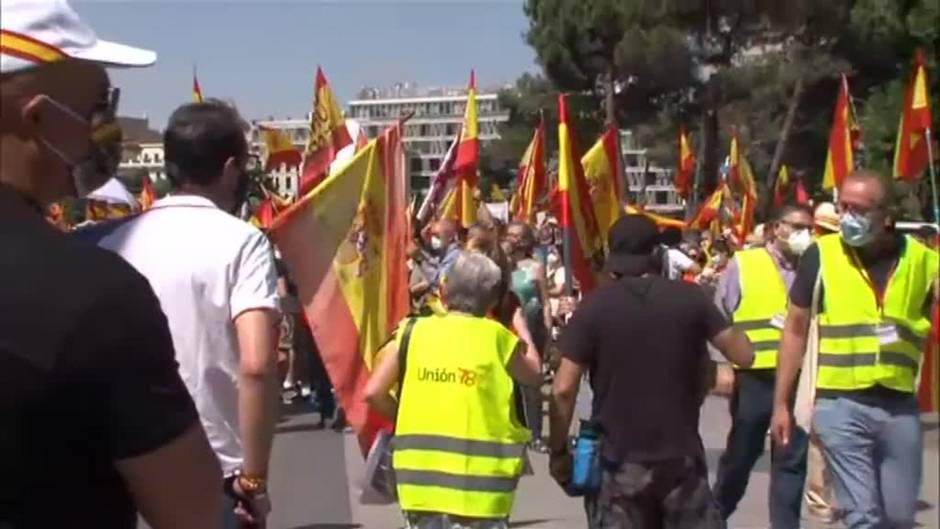 Casado y Arrimadas participan en la concentración de Colón