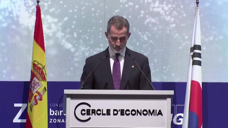 El Rey y Aragonès se saludan en un encuentro de empresarios