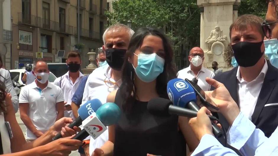 Arrimadas acusa a Sánchez de "humillar a los constitucionalistas"