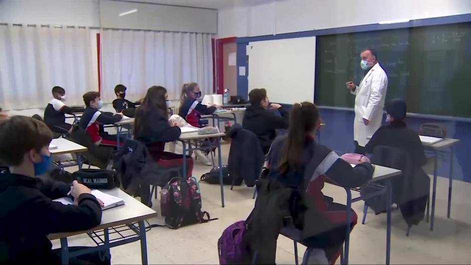 Marín califica con un "sobresaliente alto" el curso escolar "más difícil" para Andalucía