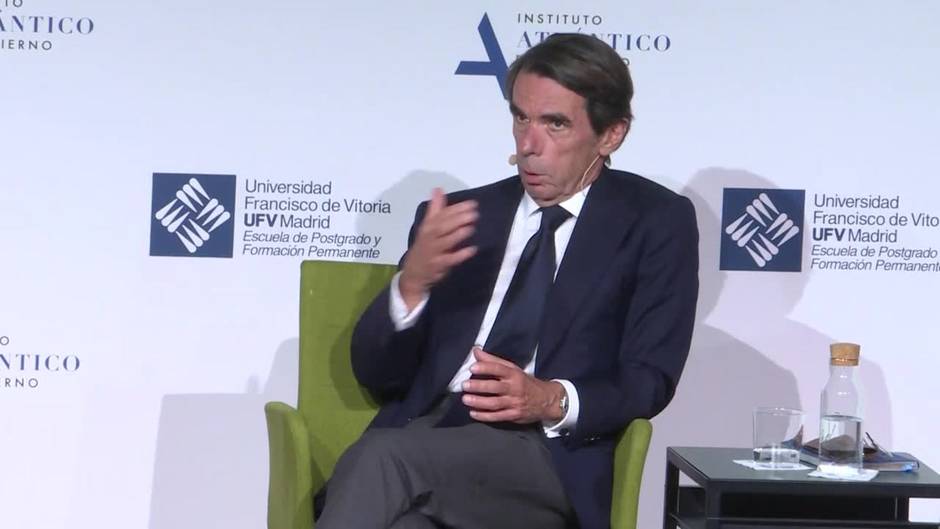 Aznar acusa a Sánchez de "laminar el crédito" del Supremo