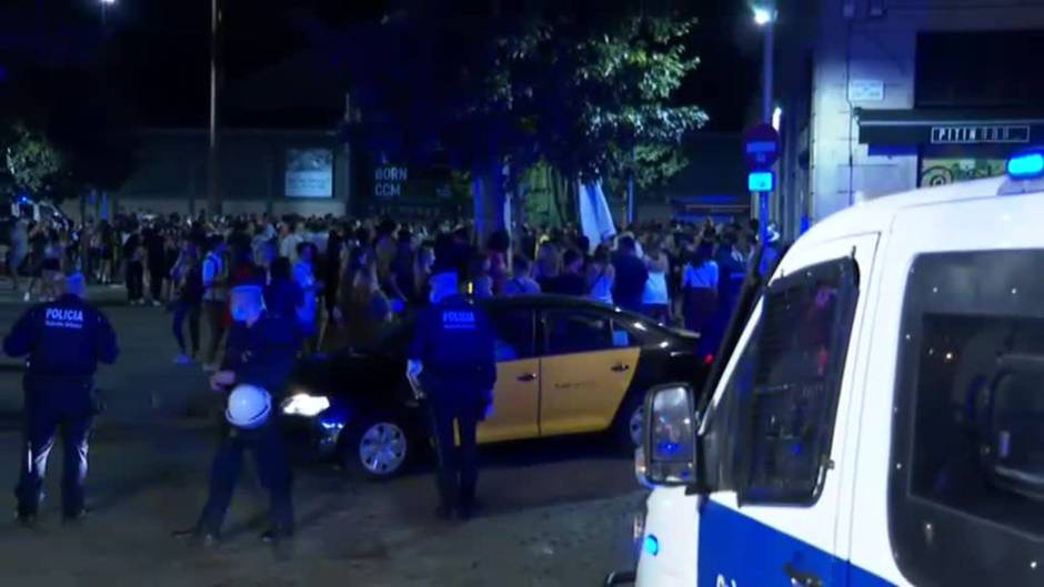 Aglomeraciones y botellones en Barcelona tras el fin de la mascarilla en exteriores