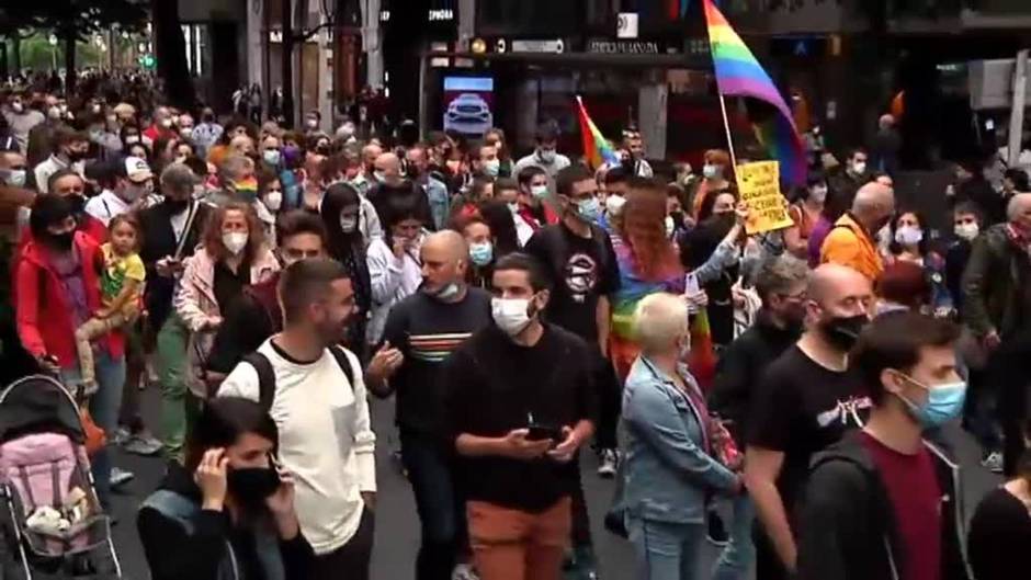 El Orgullo LGTBi recorre las principales calles de Bilbao