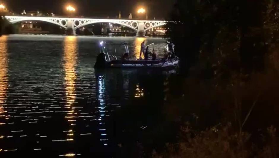 Búsqueda de un cuerpo en el Guadalquivir