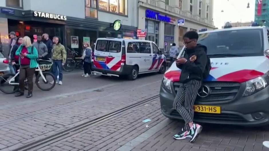 Muere el periodista neerlandés tiroteado hace 9 días en el centro de Ámsterdam