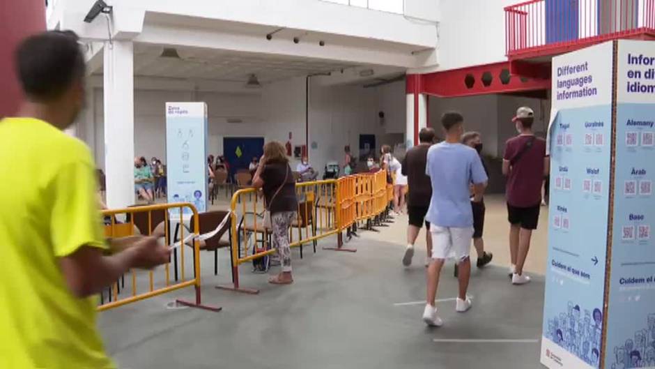 Madrid suspende la citación para la primera dosis de Pfizer por falta de suministro