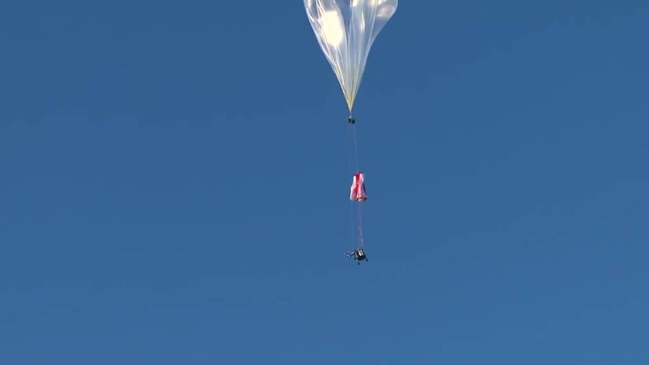 Alumnos de la UAX y de la UPM lanzan con éxito un microsatélite en León