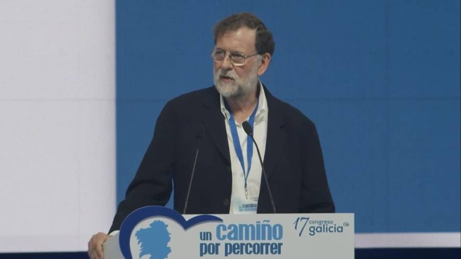 Rajoy arremete contra el Gobierno y critica el lenguaje inclusivo