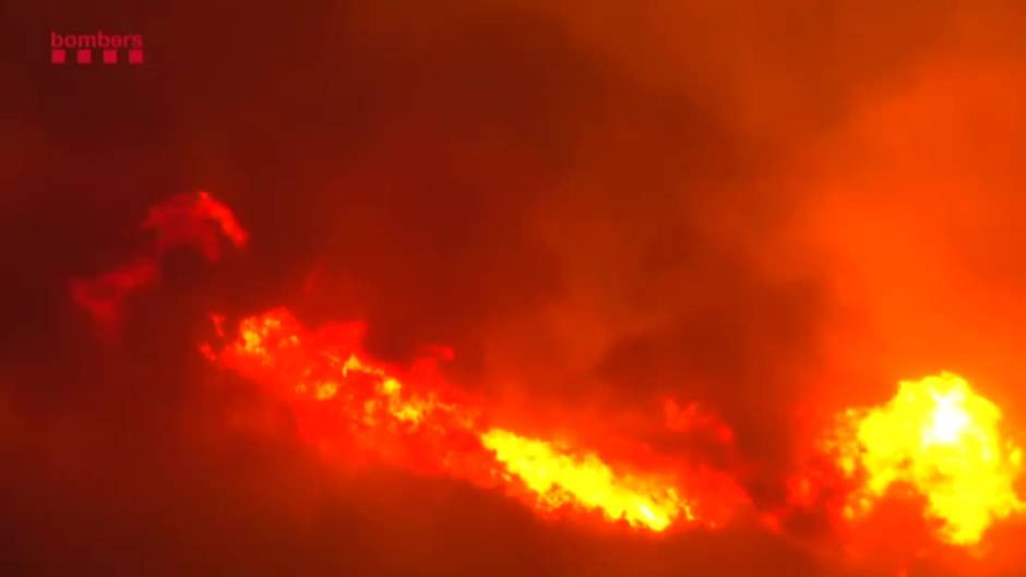 El incendio de Llança, inestable, evoluciona de manera complicada arrasando más de 500 hectáreas