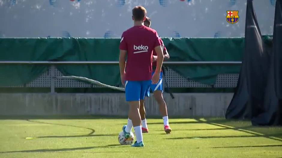 Memphis Depay se entrena con el Barça