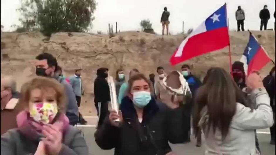 Pescadores artesanales levantan barricadas en los accesos a puertos en Chile