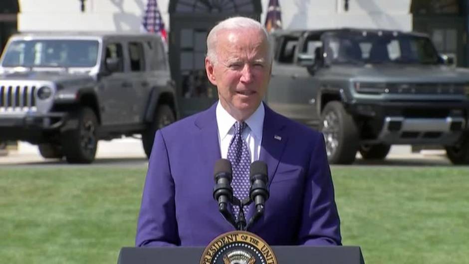 Biden firma a favor de que en 2030 el 50% de los vehículos sean eléctricos