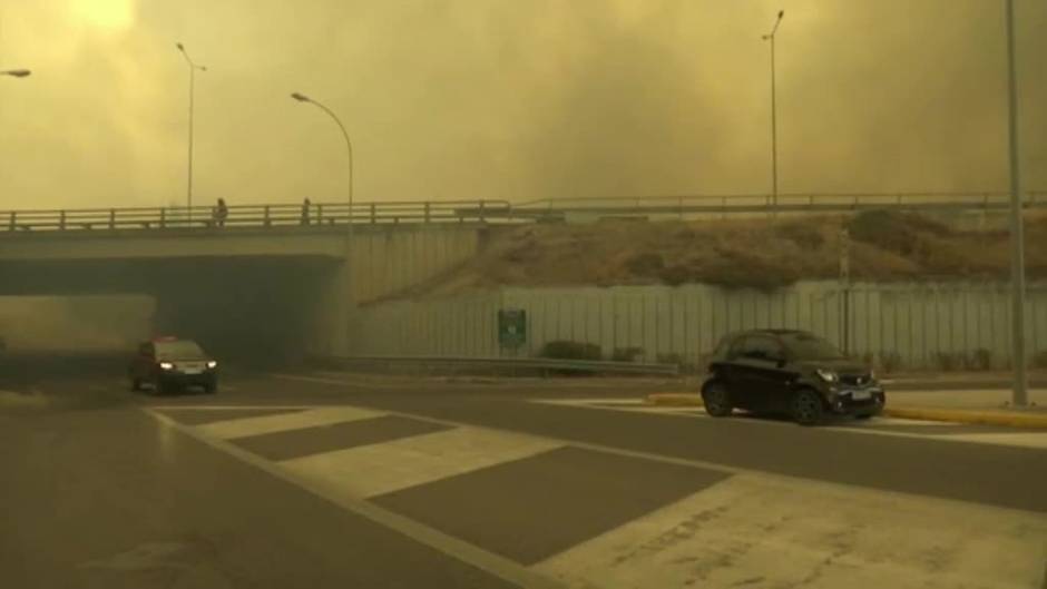 Grecia se enfrenta a los peores incendios en décadas avivados por el viento y las altas temperaturas