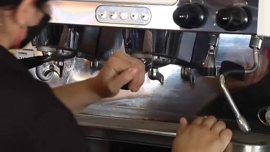 Las facturas de los negocios se duplican por la subida del precio de la electricidad