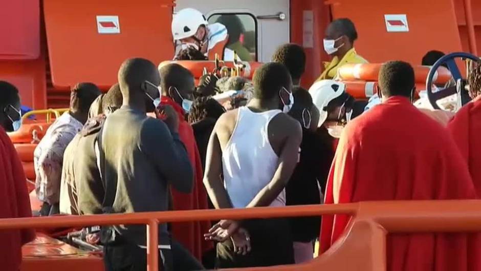 Rescatan una patera con 68 personas en Gran Canaria